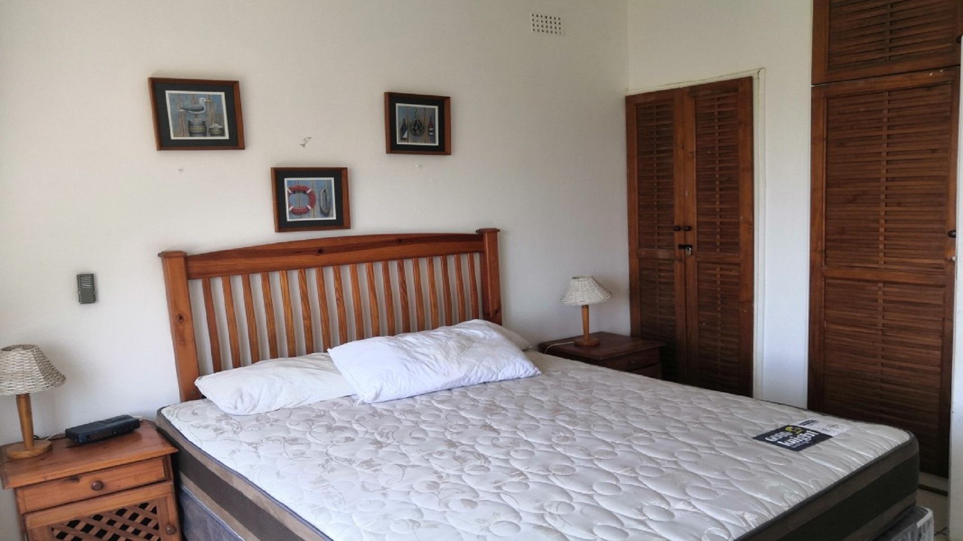Bed Room 1 - 14 square meters of property in Uvongo