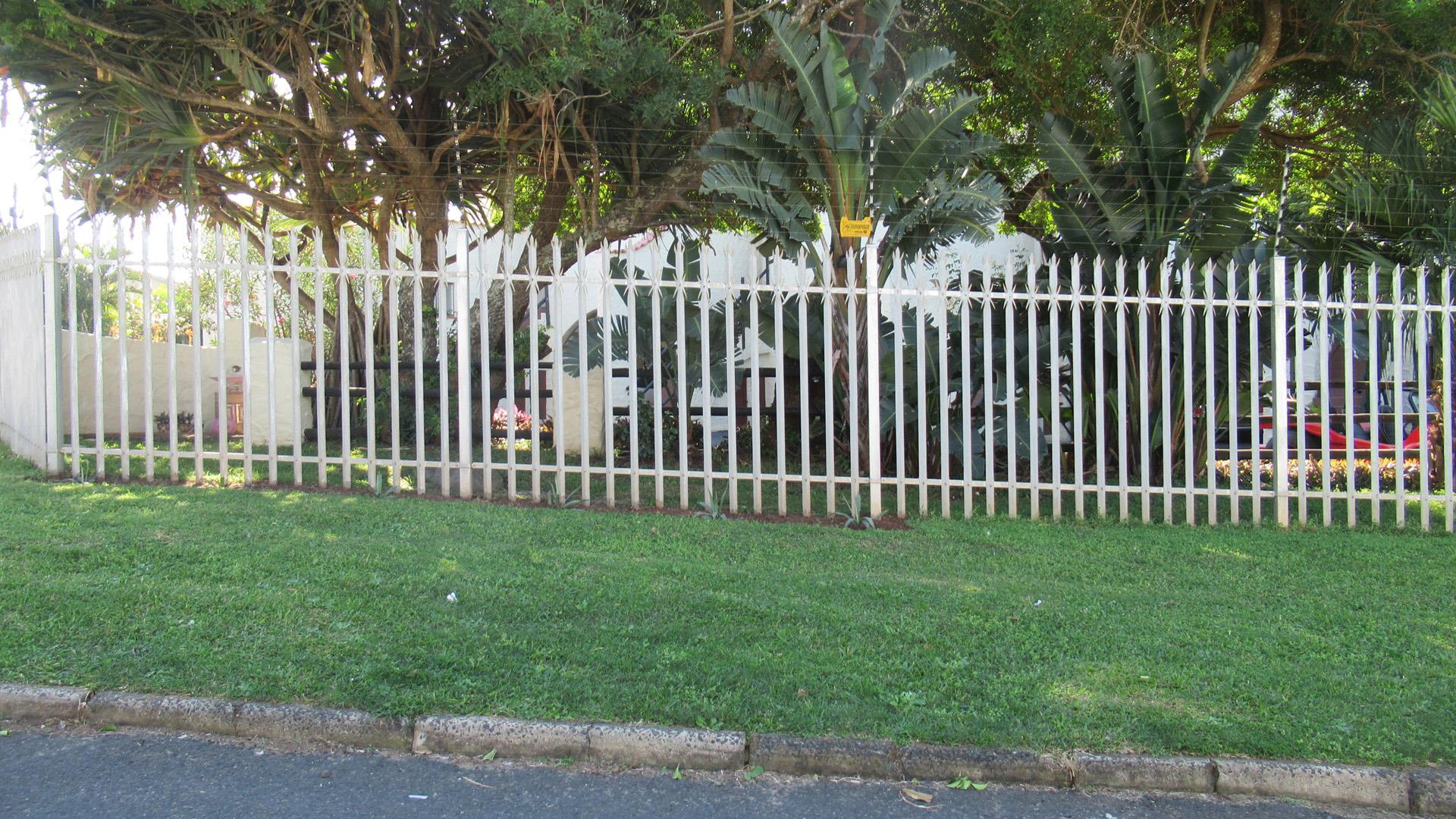 Front View of property in Uvongo