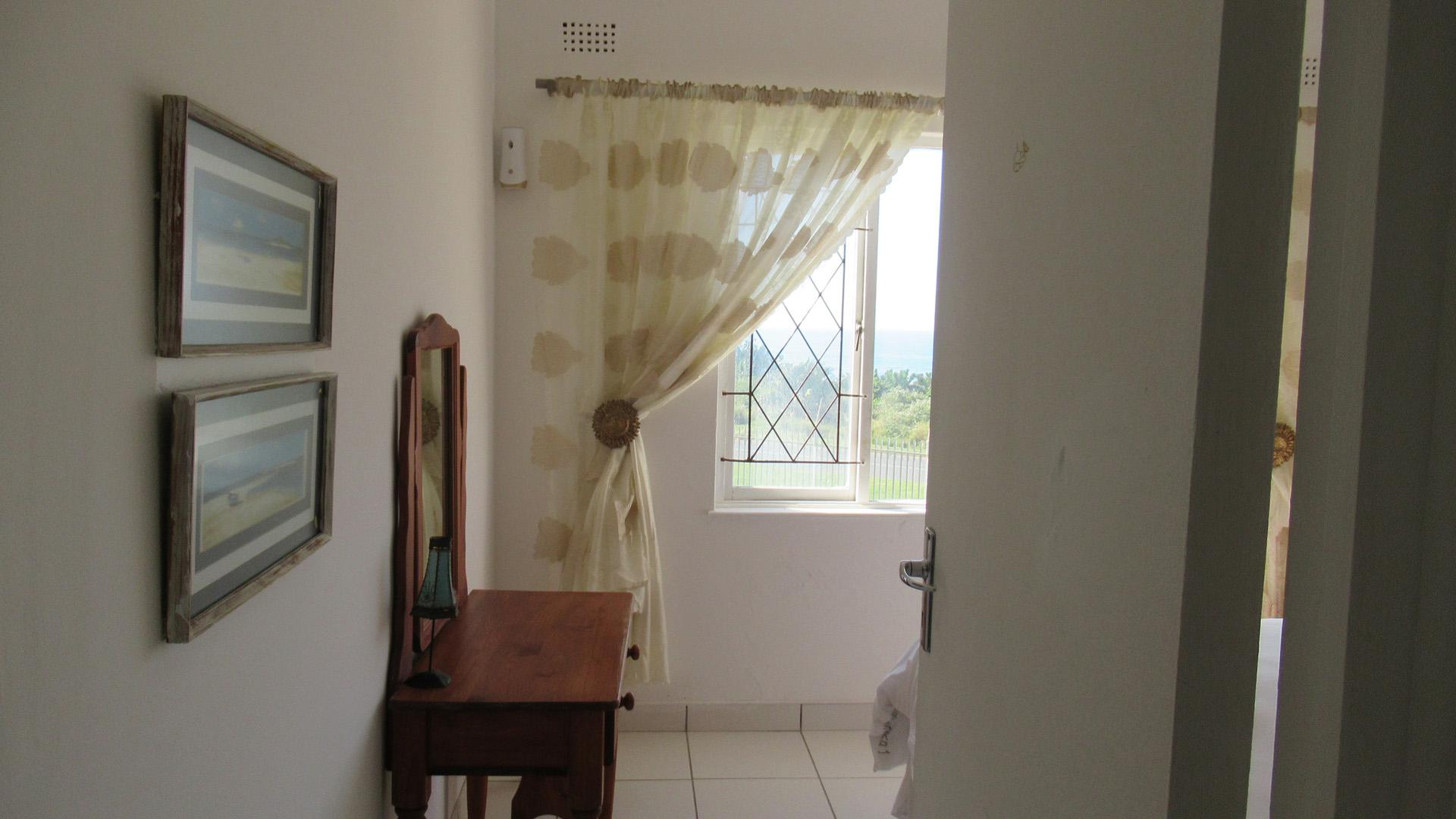 Main Bedroom - 14 square meters of property in Uvongo