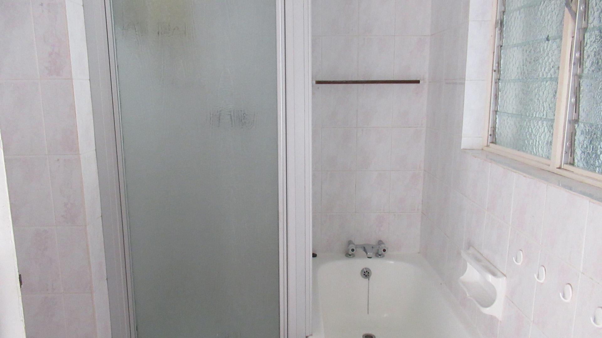 Bathroom 1 - 7 square meters of property in Uvongo