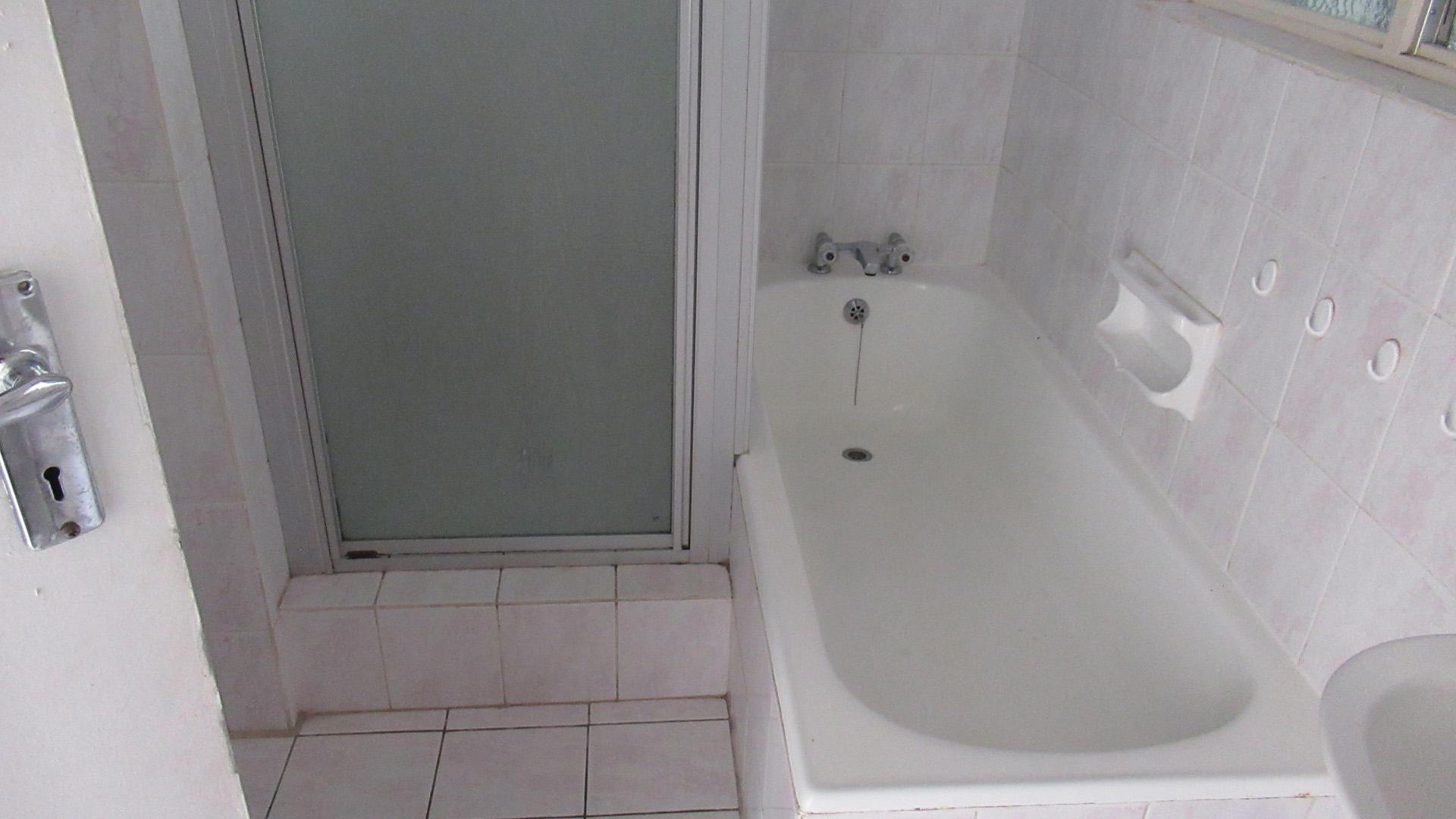 Bathroom 1 - 7 square meters of property in Uvongo