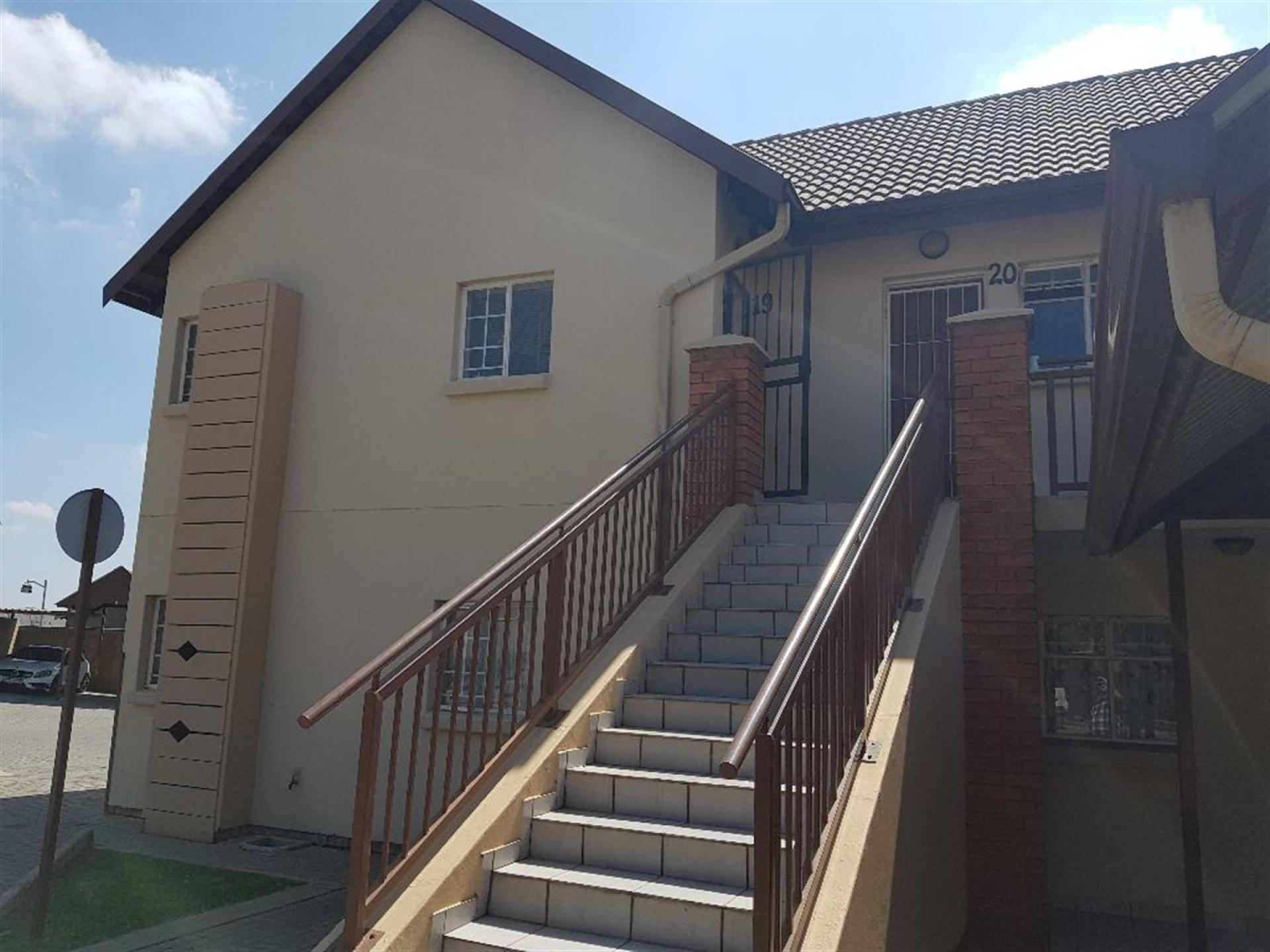 Front View of property in Kosmosdal