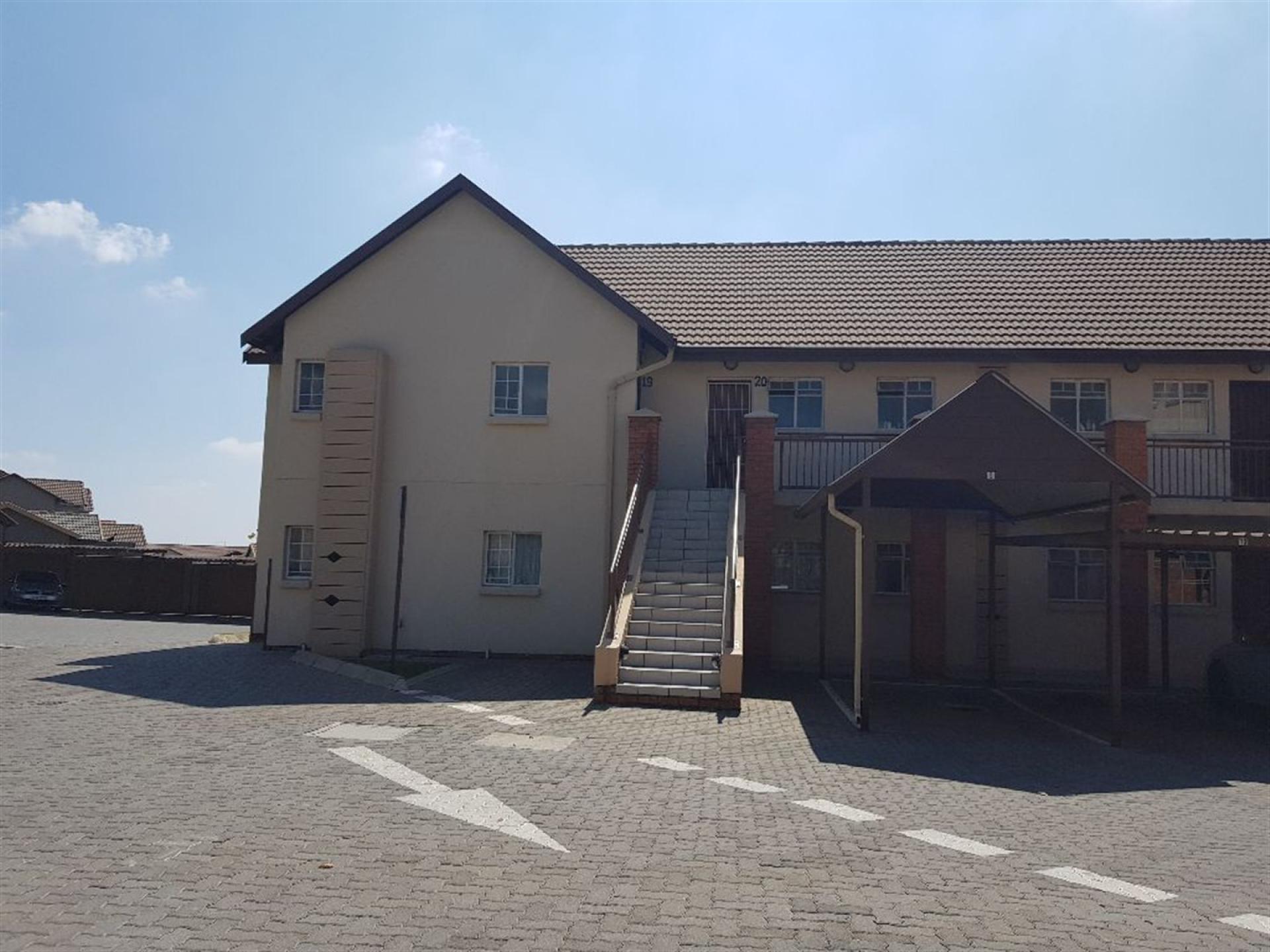 Front View of property in Kosmosdal