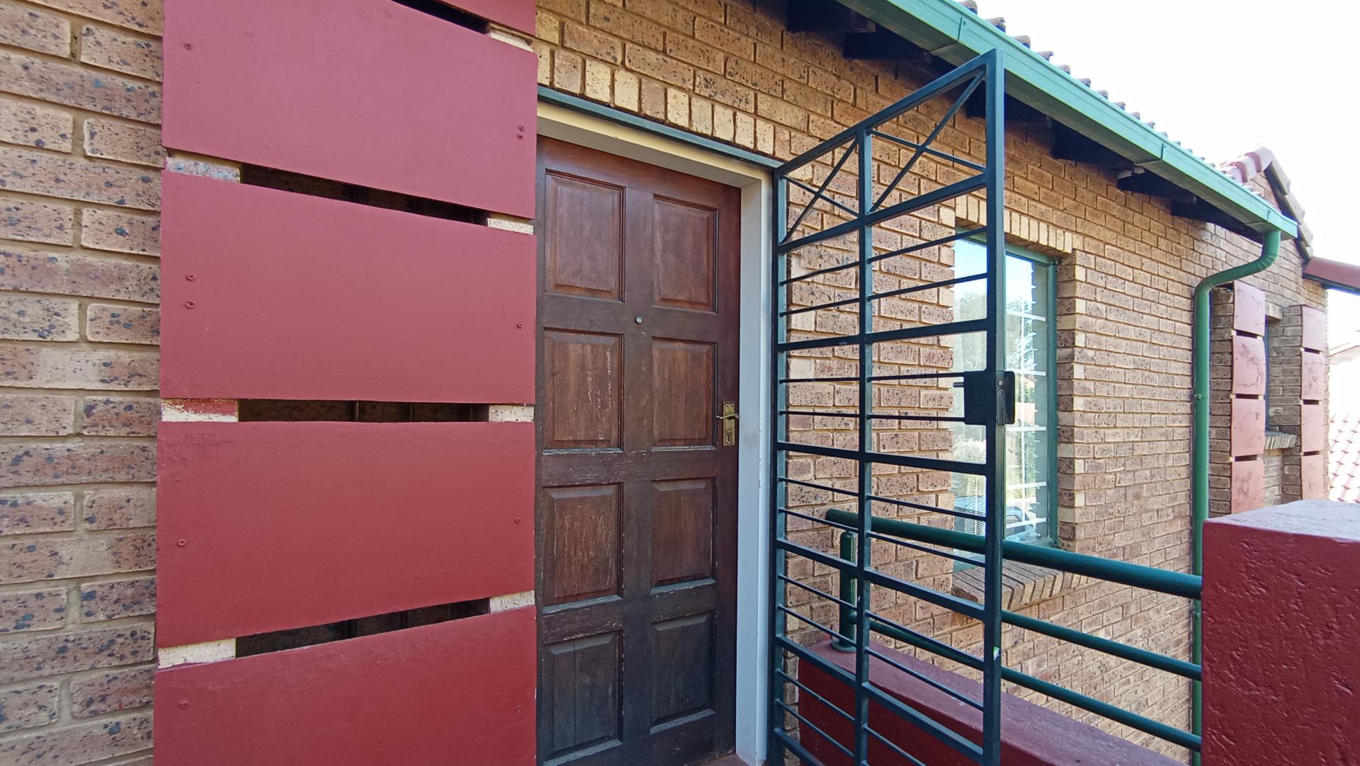 Front View of property in Moreletapark