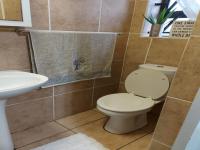 Main Bathroom of property in Parow Valley