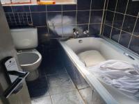 Bathroom 2 - 5 square meters of property in Elindinga