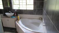 Bathroom 1 - 10 square meters of property in Walkers Fruit Farms SH