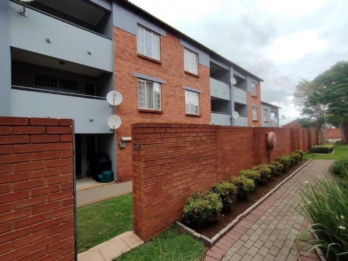 2 Bedroom Apartment to Rent in Die Hoewes - Property to rent - MR498865