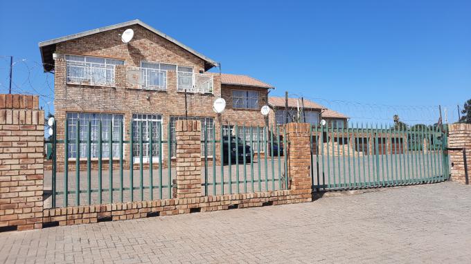 FNB SIE Sale In Execution 2 Bedroom Sectional Title for Sale in Boltonia - MR498899