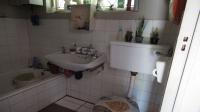 Bathroom 1 - 16 square meters of property in Umtentweni