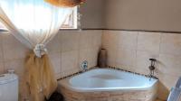 Bathroom 1 - 16 square meters of property in Umtentweni