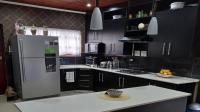 Kitchen - 23 square meters of property in Umtentweni