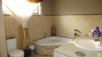 Bathroom 1 - 16 square meters of property in Umtentweni