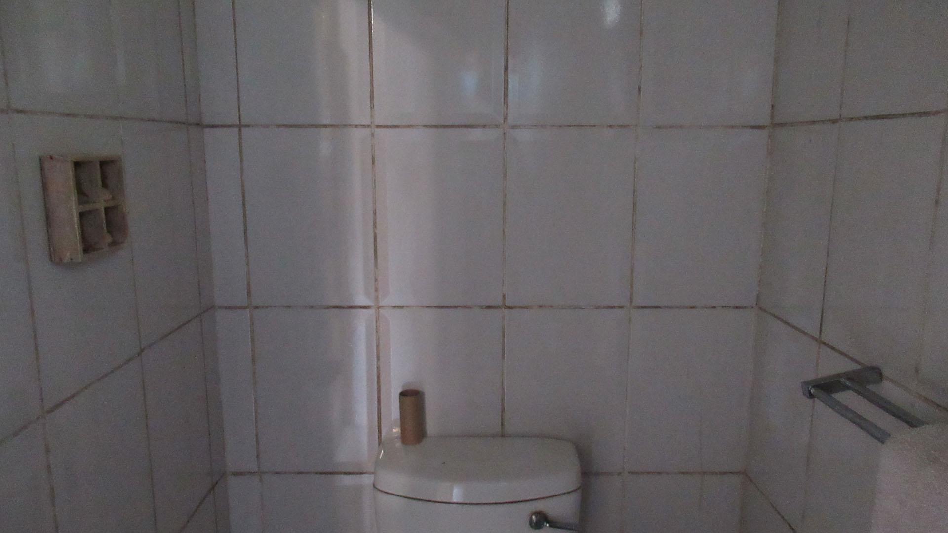 Bathroom 1 of property in Pinetown 