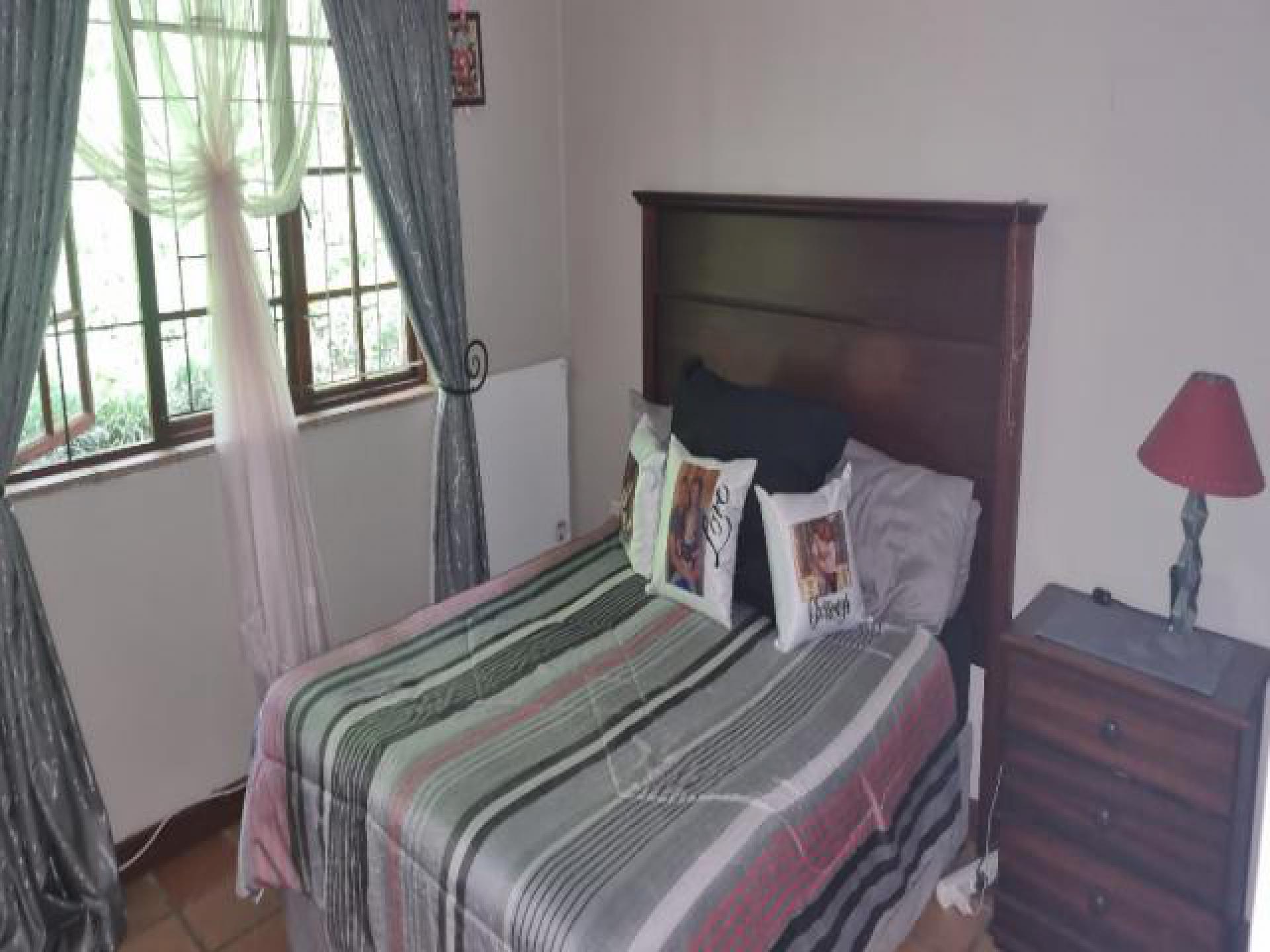 Bed Room 1 of property in Pinetown 