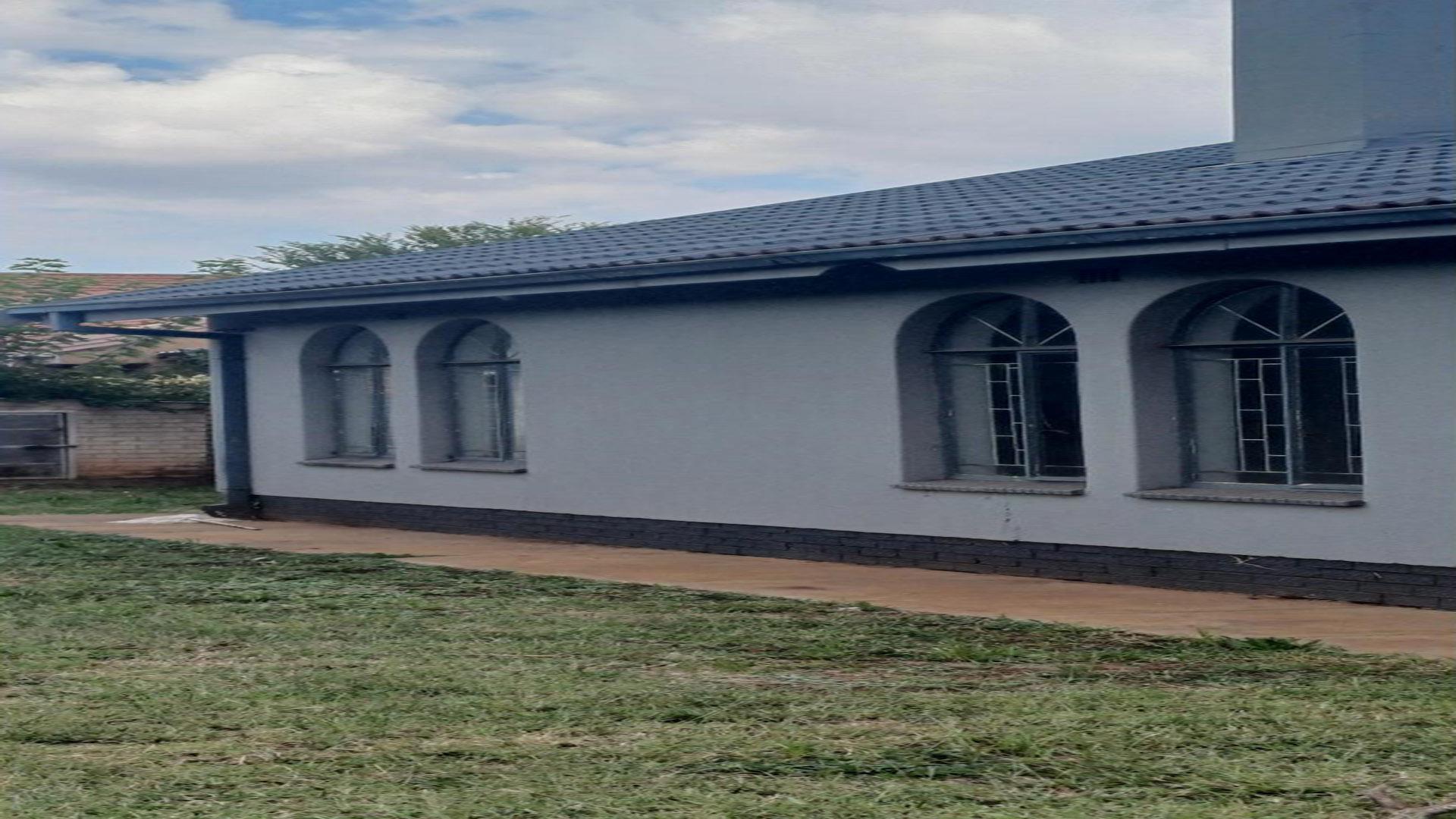 Backyard of property in Bedworth Park