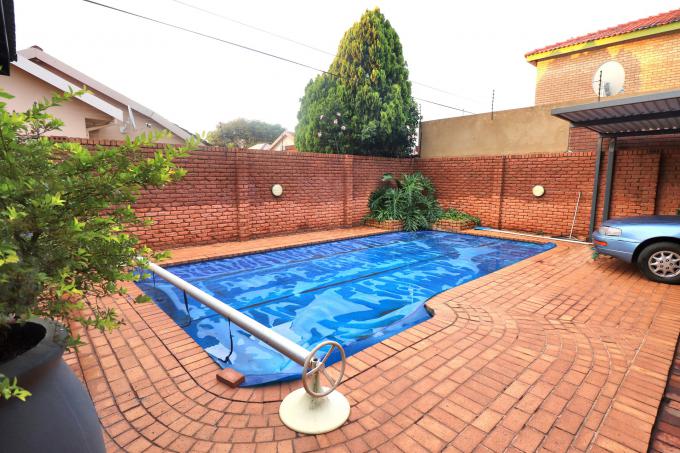 4 Bedroom House for Sale For Sale in Lenasia - MR499894