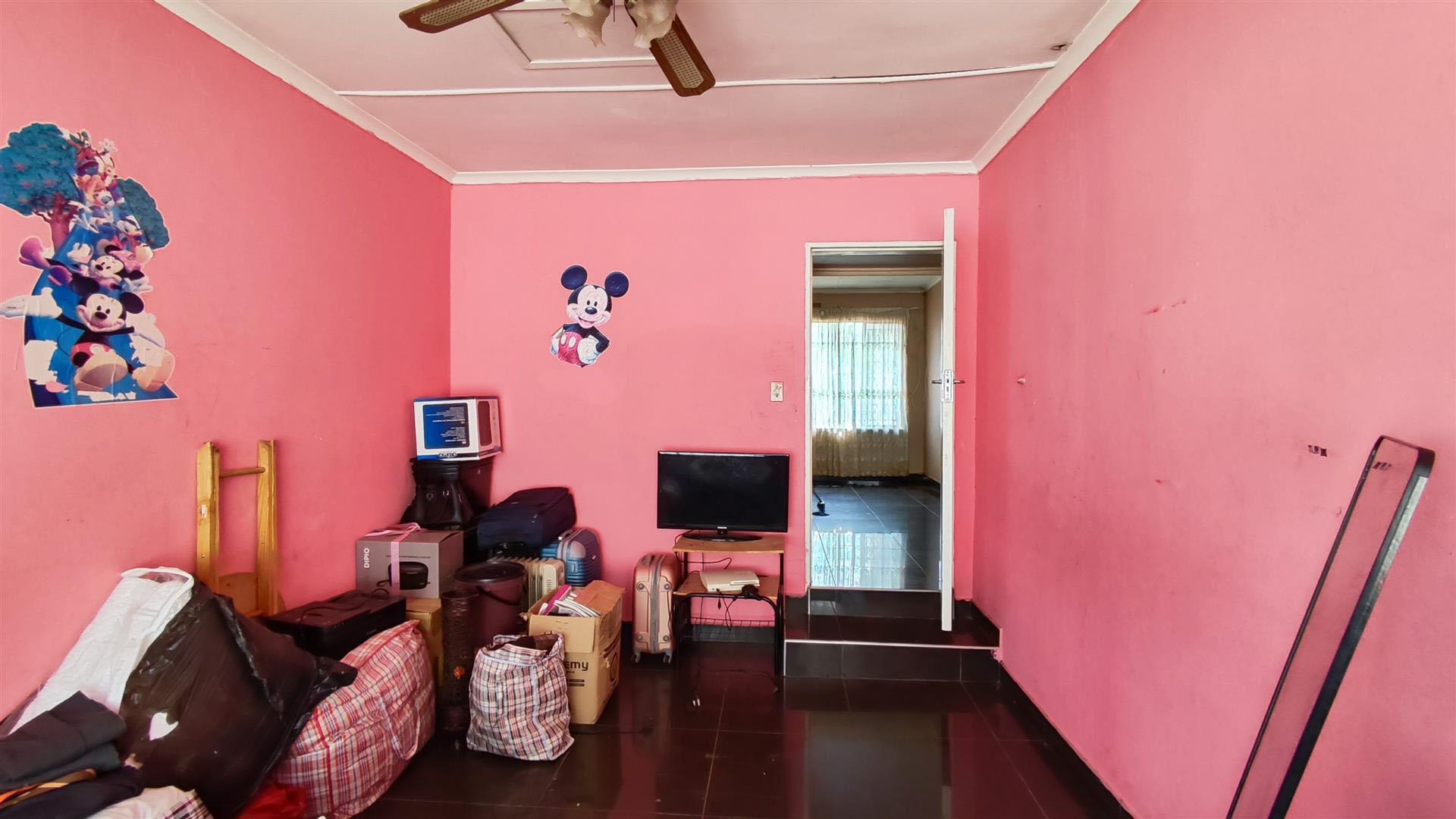 Bed Room 4 - 17 square meters of property in Albemarle