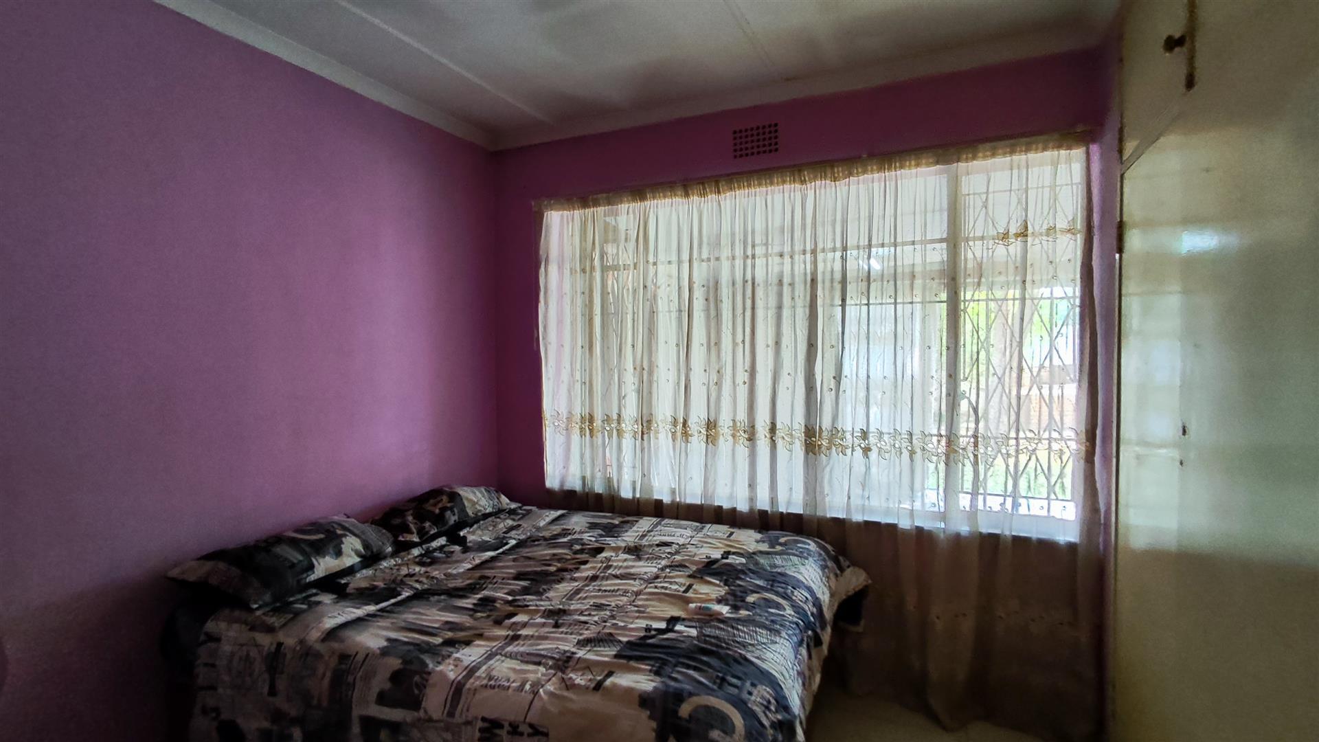 Bed Room 2 - 11 square meters of property in Albemarle