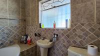 Main Bathroom - 5 square meters of property in Albemarle