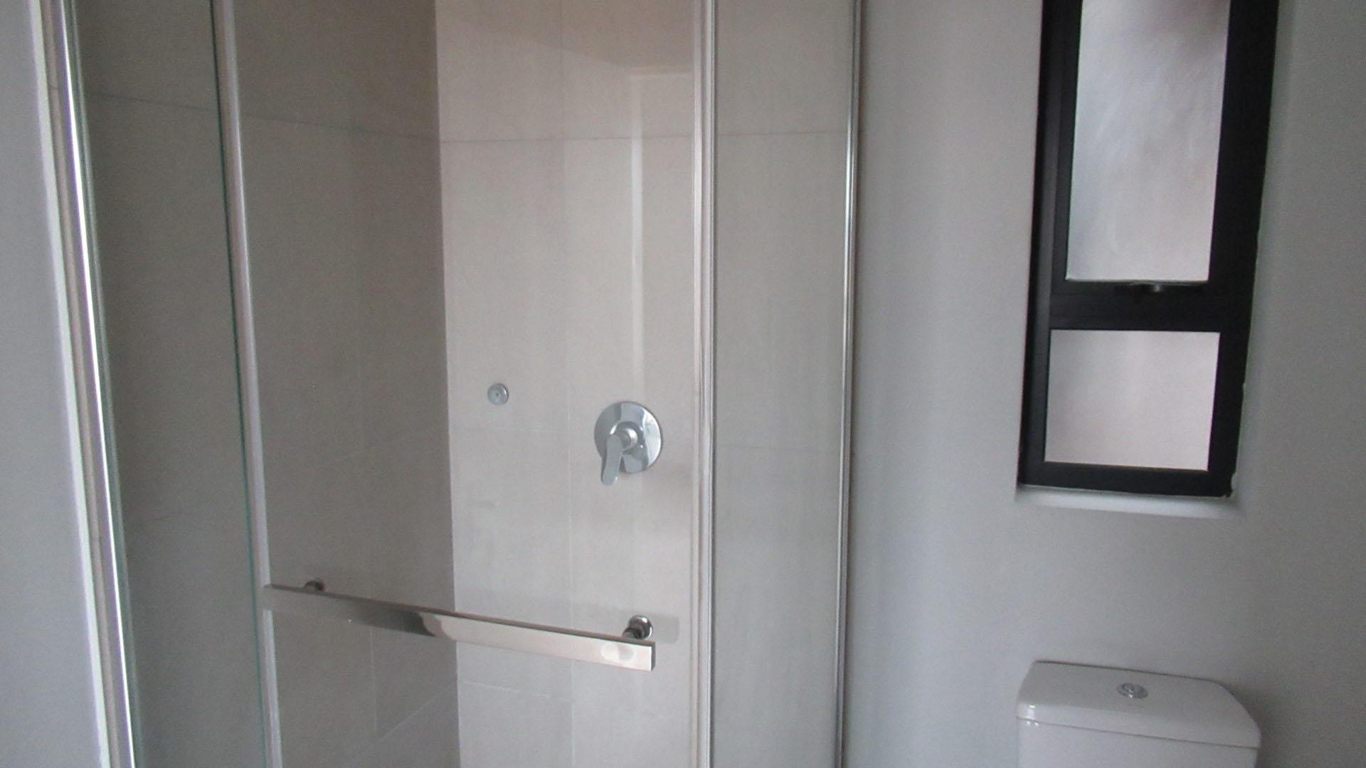 Main Bathroom - 7 square meters of property in North Riding A.H.