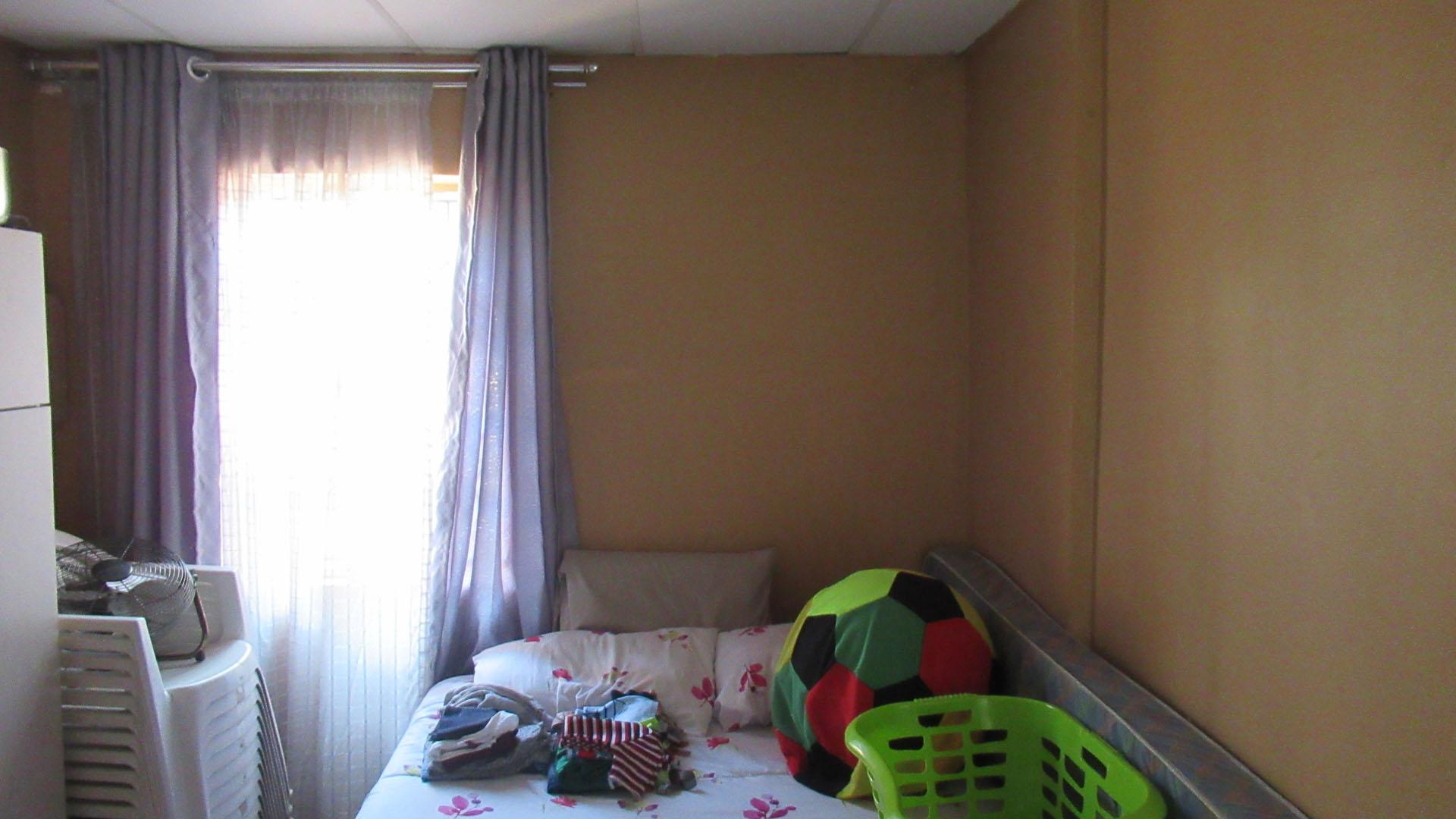 Bed Room 2 of property in Trenance Manor