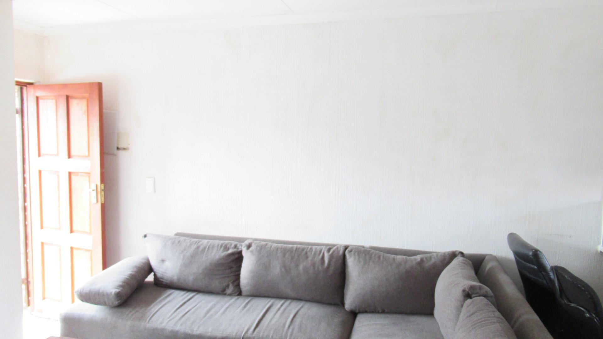 Lounges - 15 square meters of property in Towerby