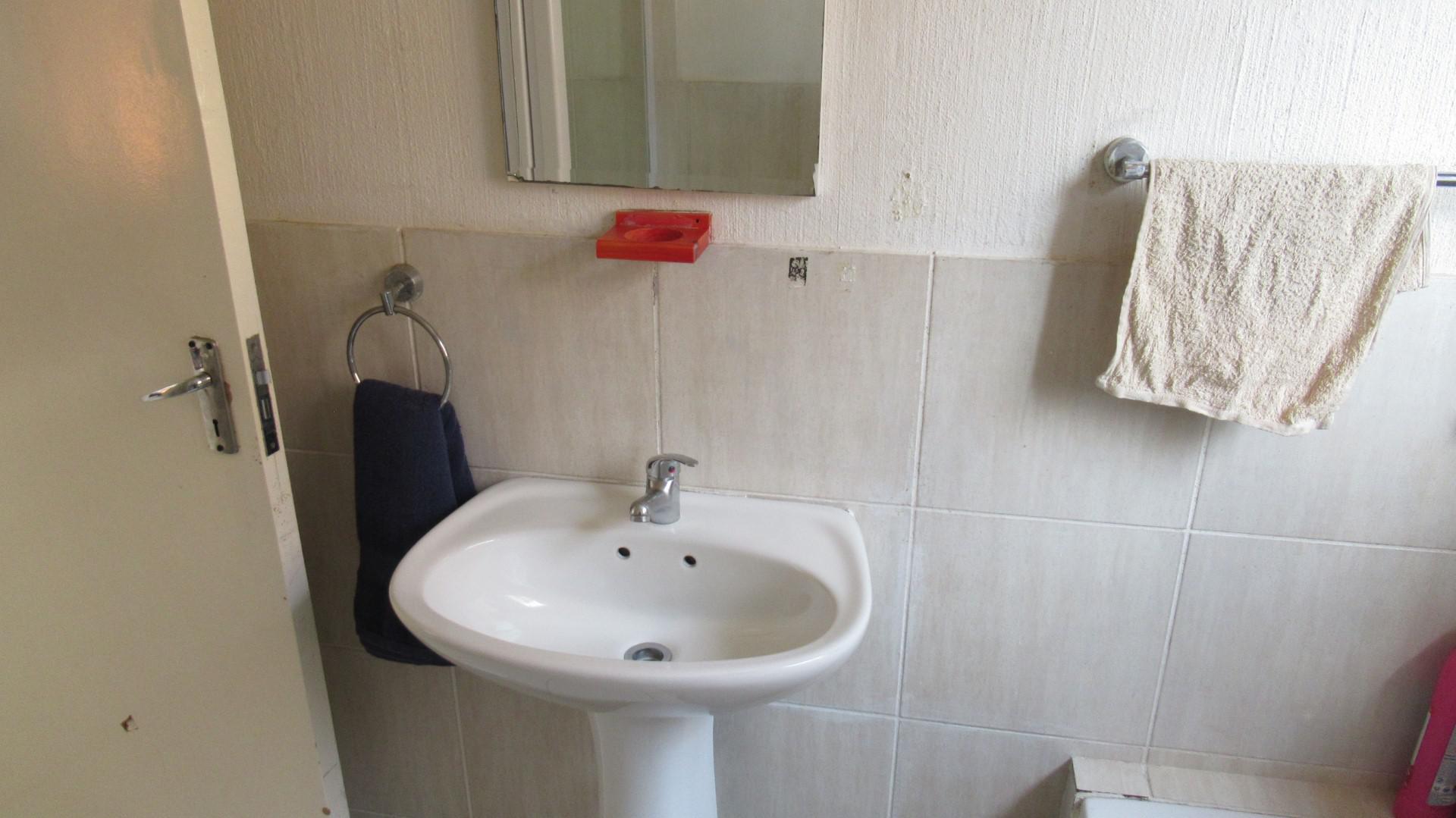 Bathroom 1 - 6 square meters of property in Towerby