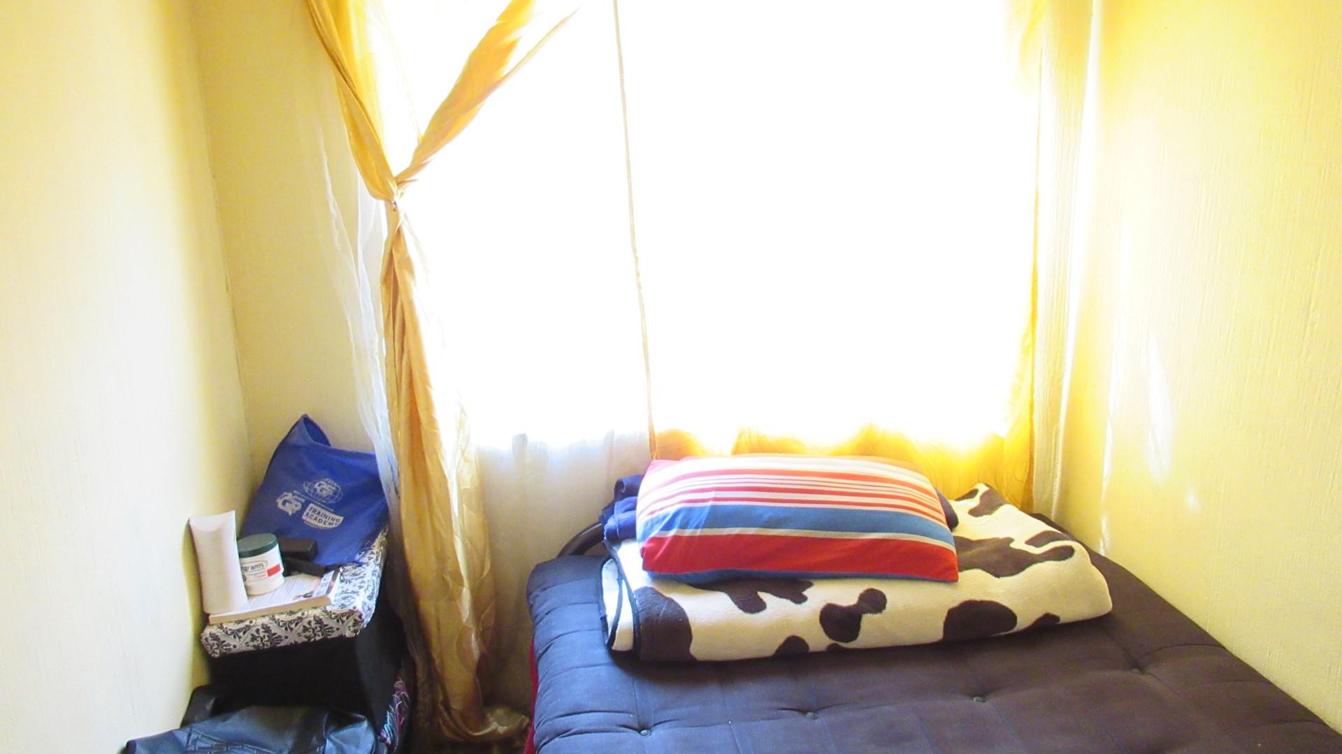 Bed Room 1 - 8 square meters of property in Elspark