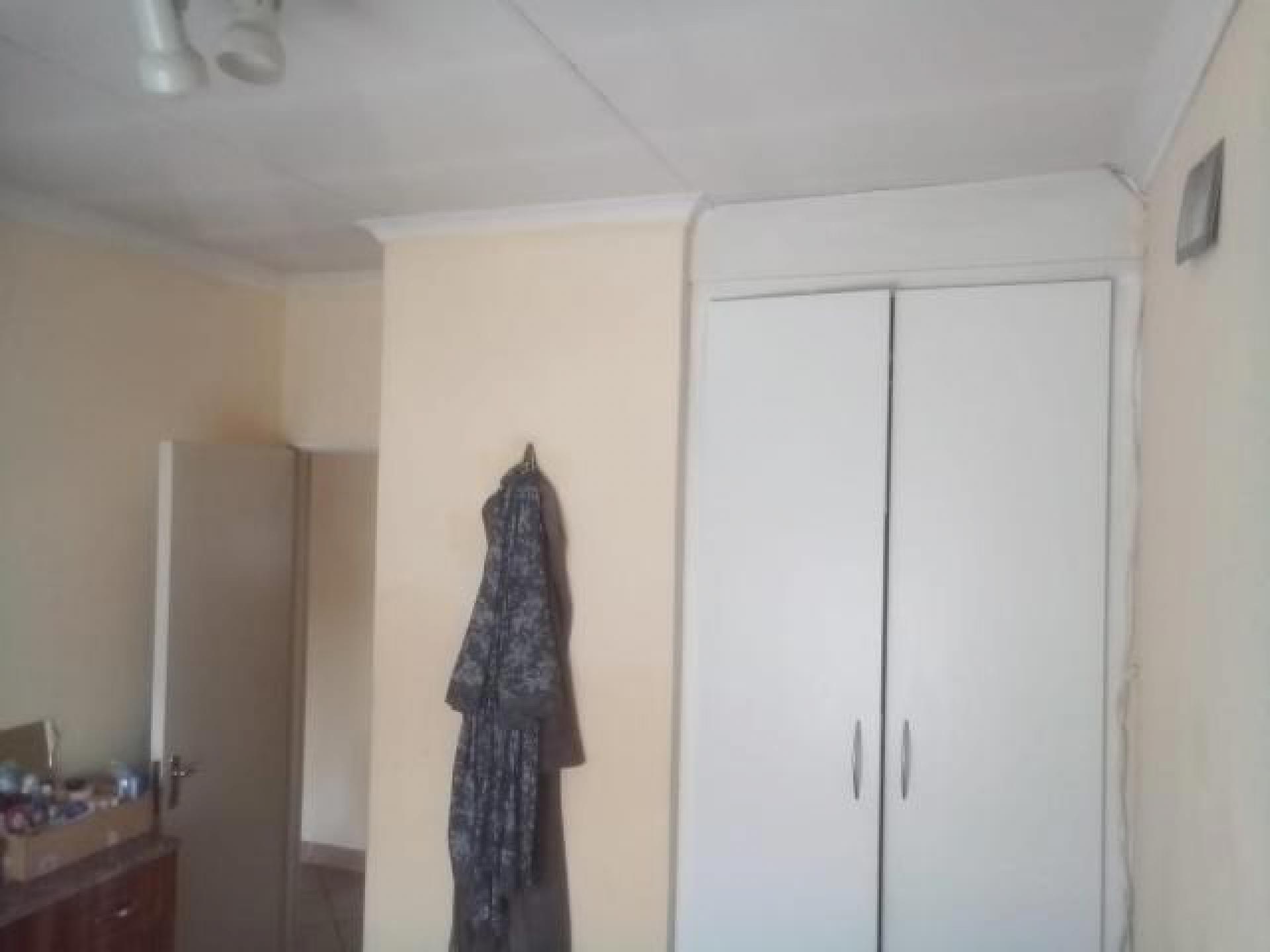 Bed Room 1 - 8 square meters of property in Elspark