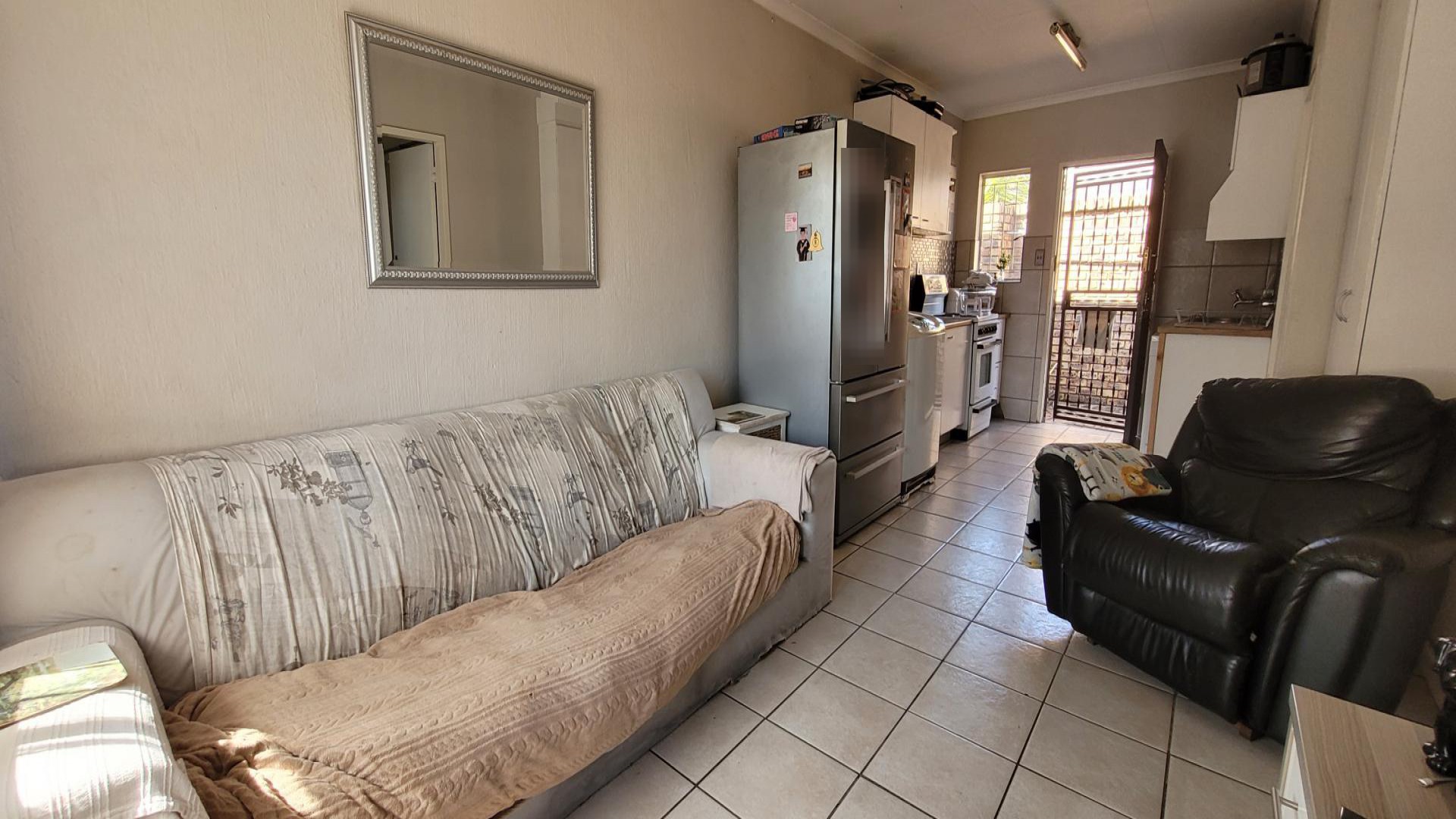 Lounges - 14 square meters of property in Bonaero Park