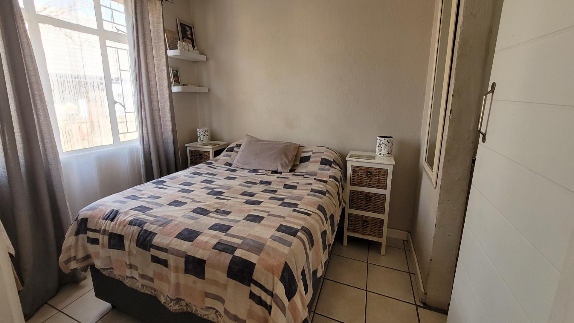 Bed Room 1 - 8 square meters of property in Bonaero Park