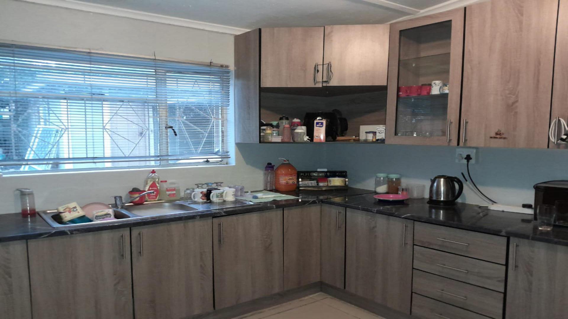 Lounges of property in Despatch