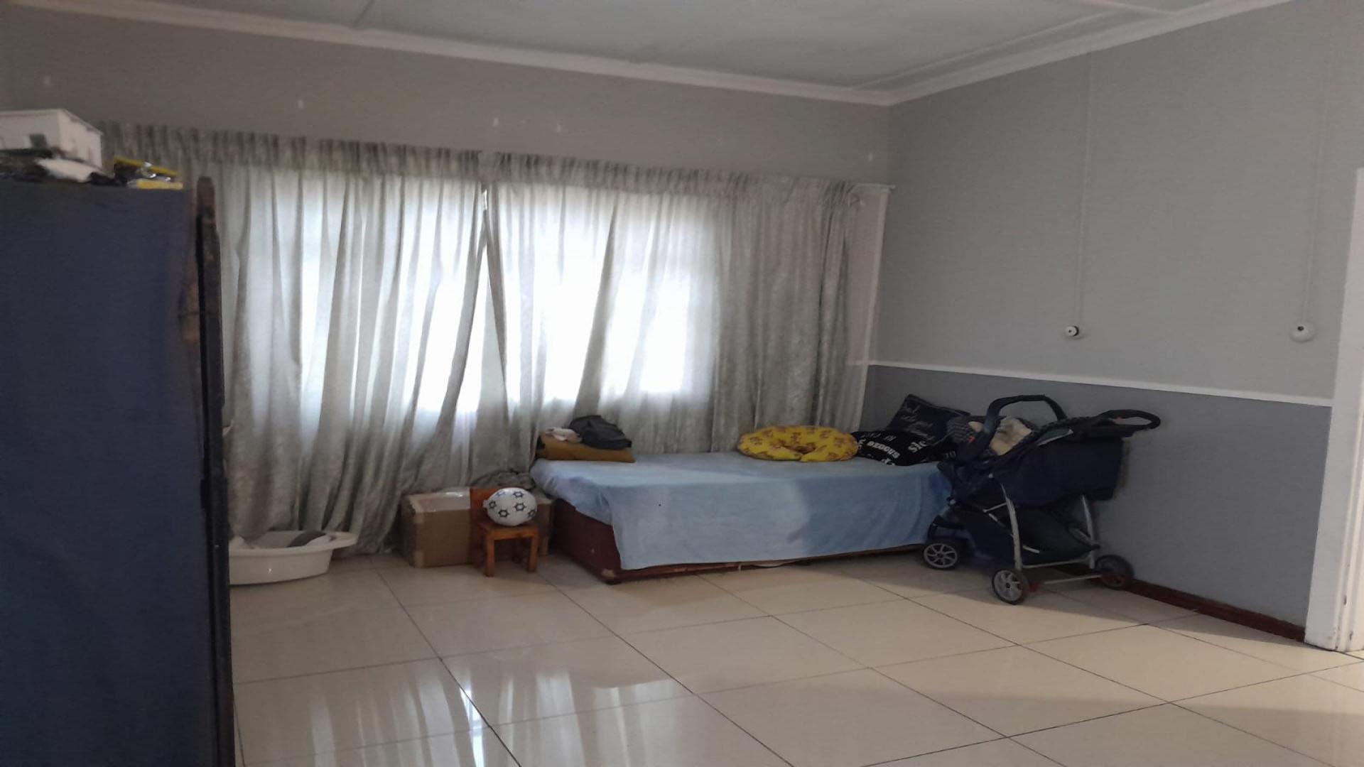 Bed Room 2 of property in Despatch