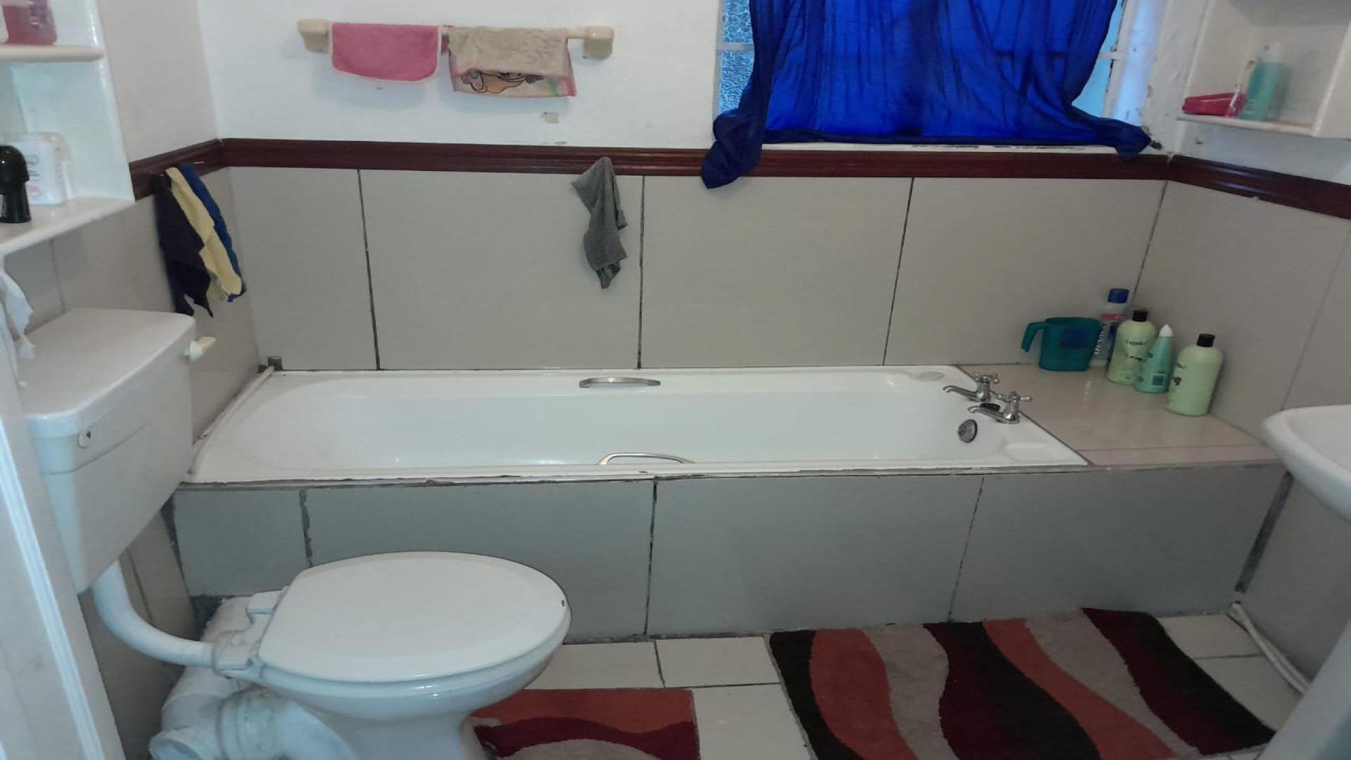 Bathroom 1 of property in Despatch