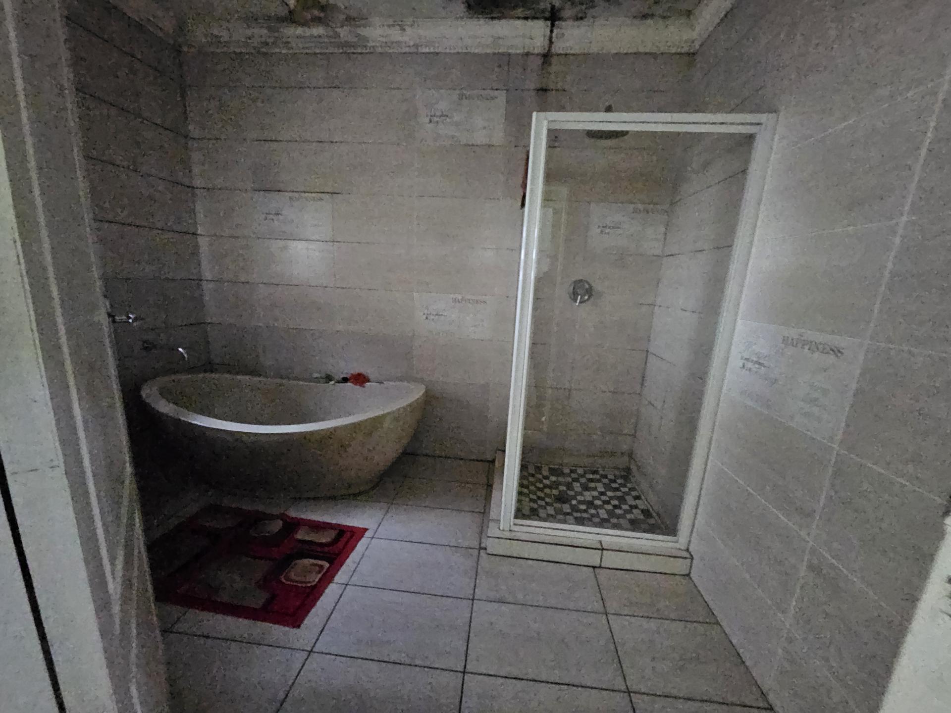 Bathroom 1 of property in Meyerton