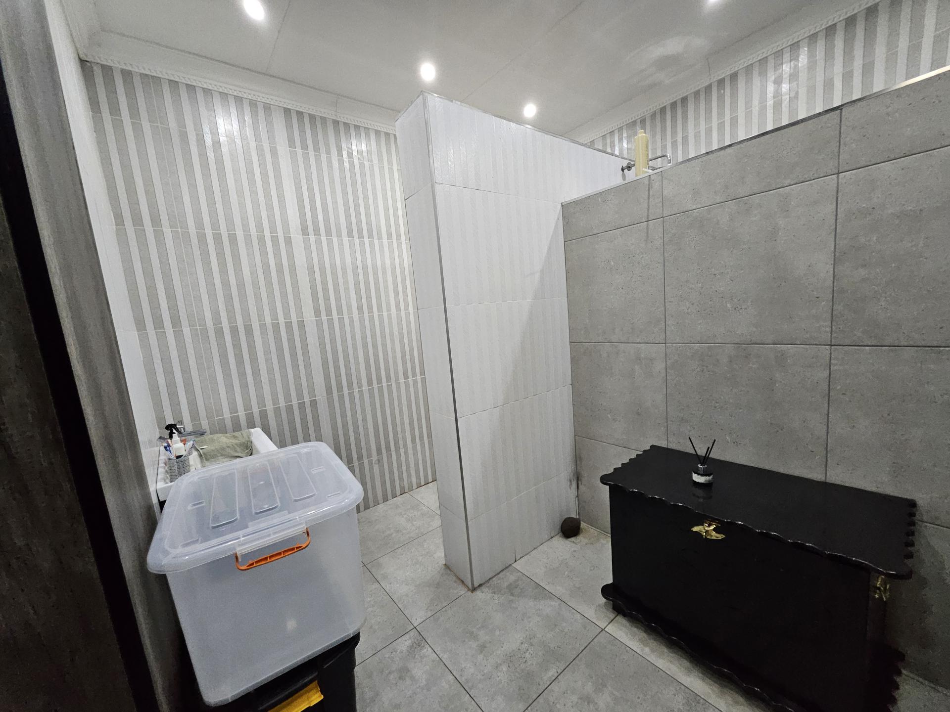 Main Bathroom of property in Meyerton