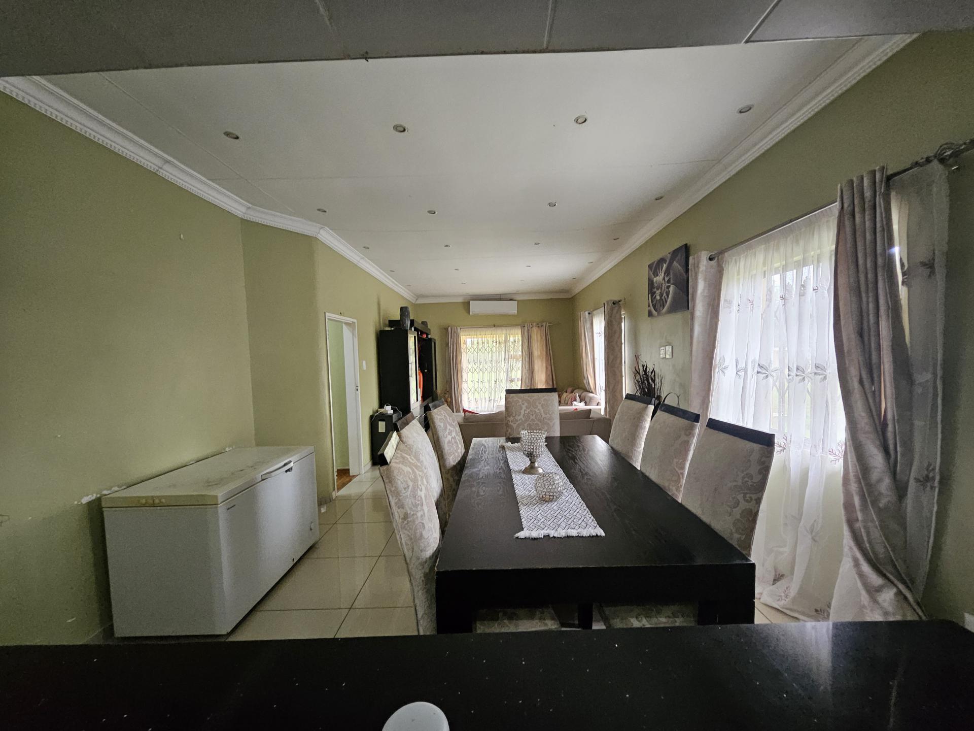 Dining Room of property in Meyerton