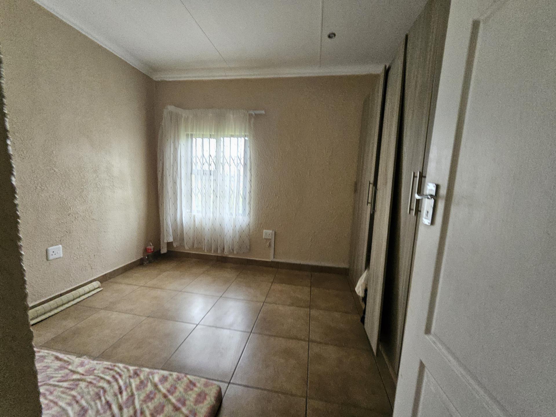 Bed Room 1 of property in Meyerton