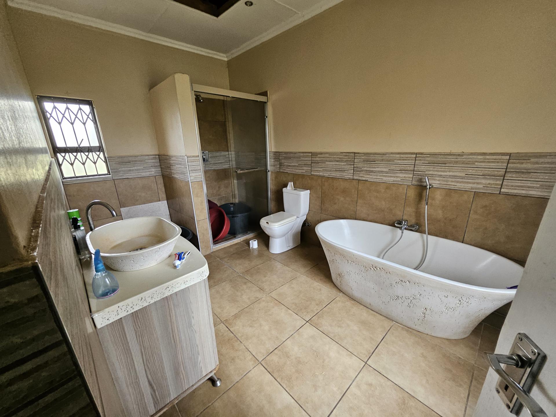 Bathroom 1 of property in Meyerton