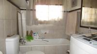 Bathroom 1 - 7 square meters of property in Monavoni