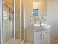 Main Bathroom - 3 square meters of property in Crowthorne AH