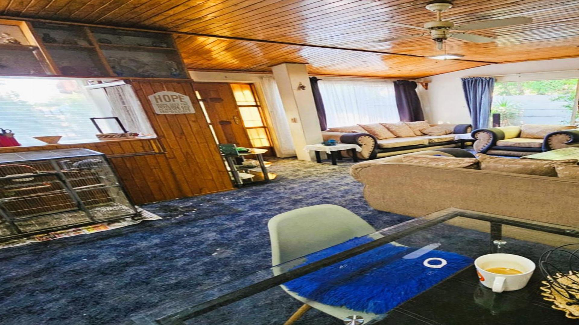 Lounges of property in Evander