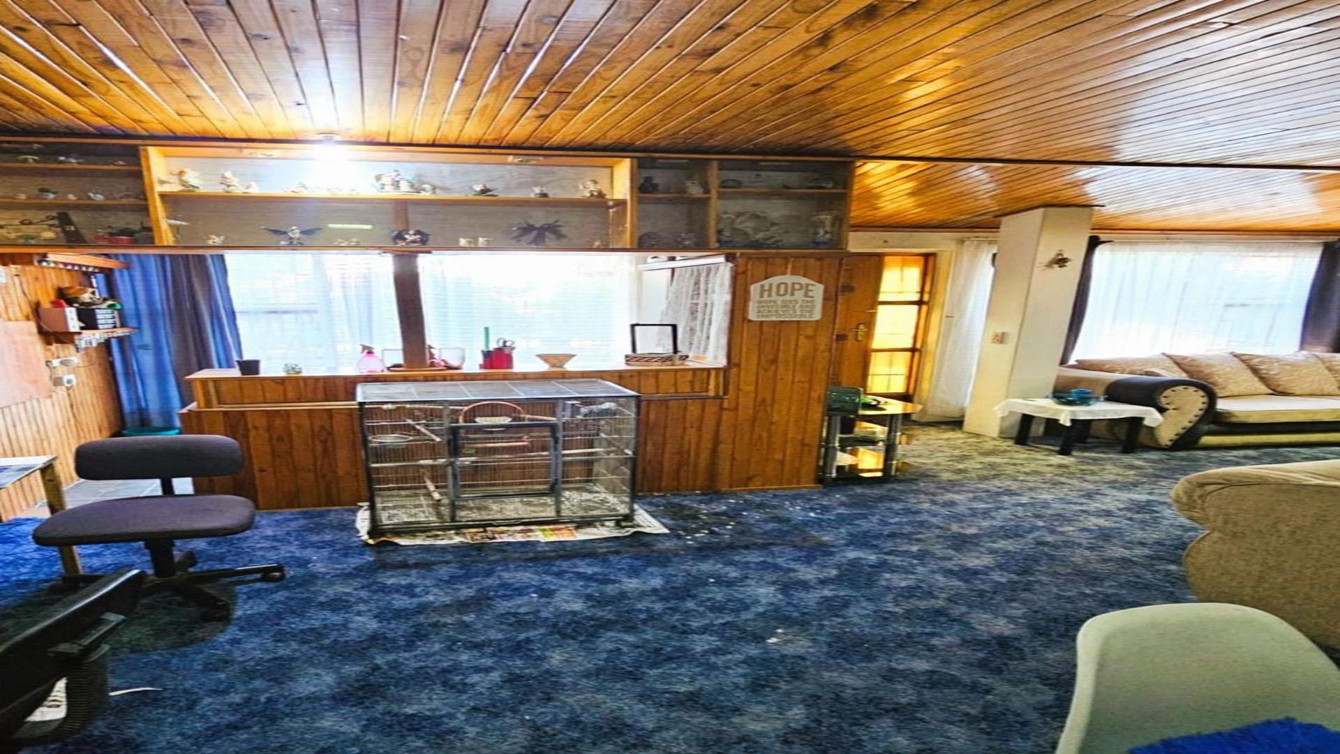 Lounges of property in Evander