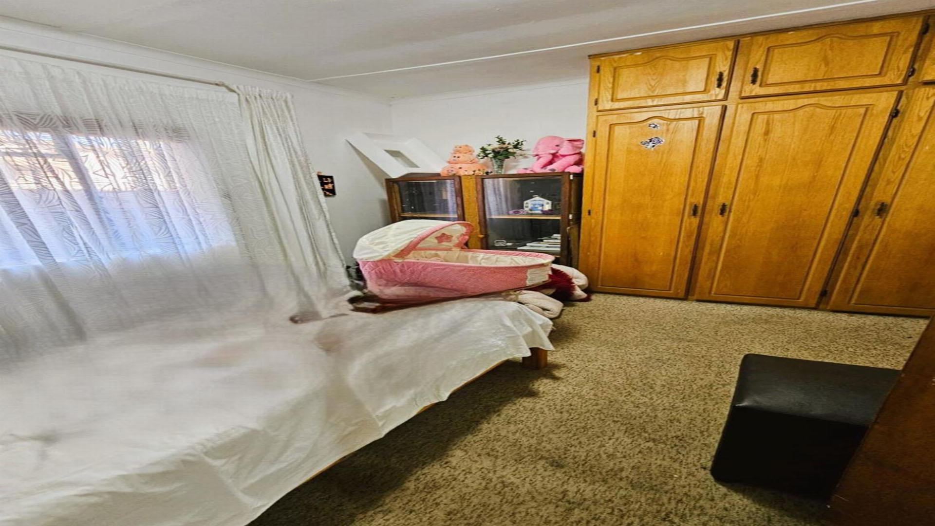 Bed Room 1 of property in Evander