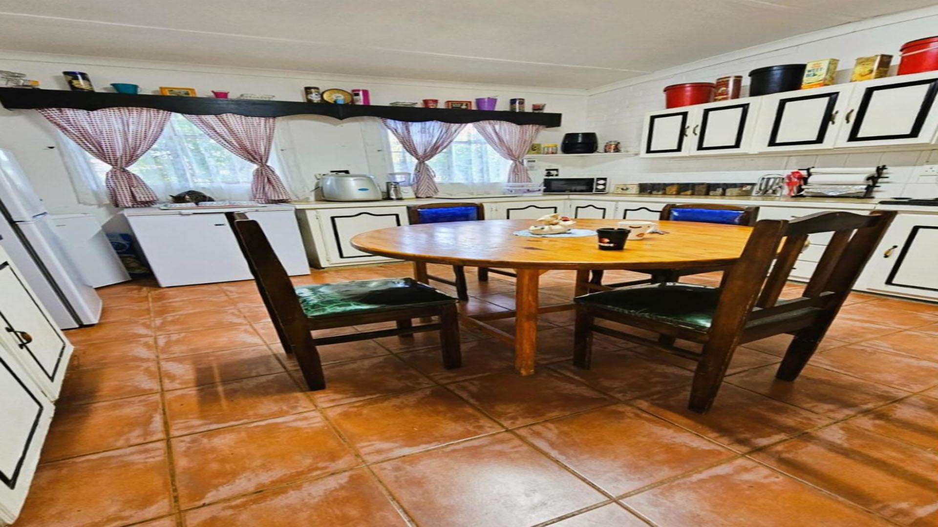 Kitchen of property in Evander