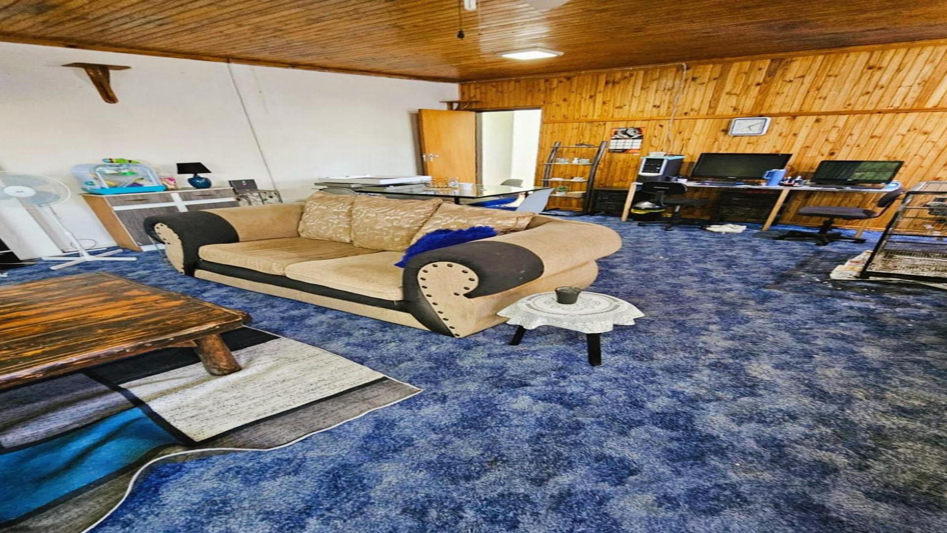 Lounges of property in Evander