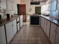 Kitchen of property in La Hoff