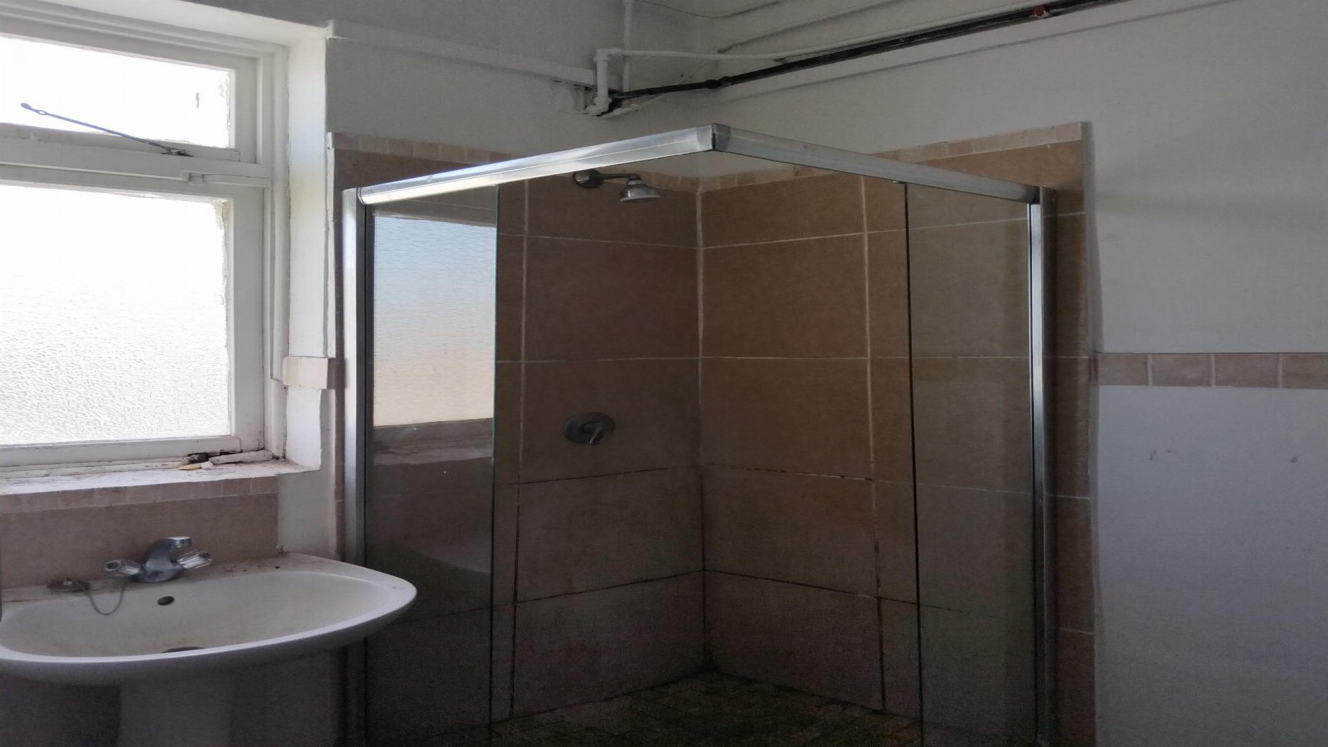 Bathroom 1 of property in Port Elizabeth Central