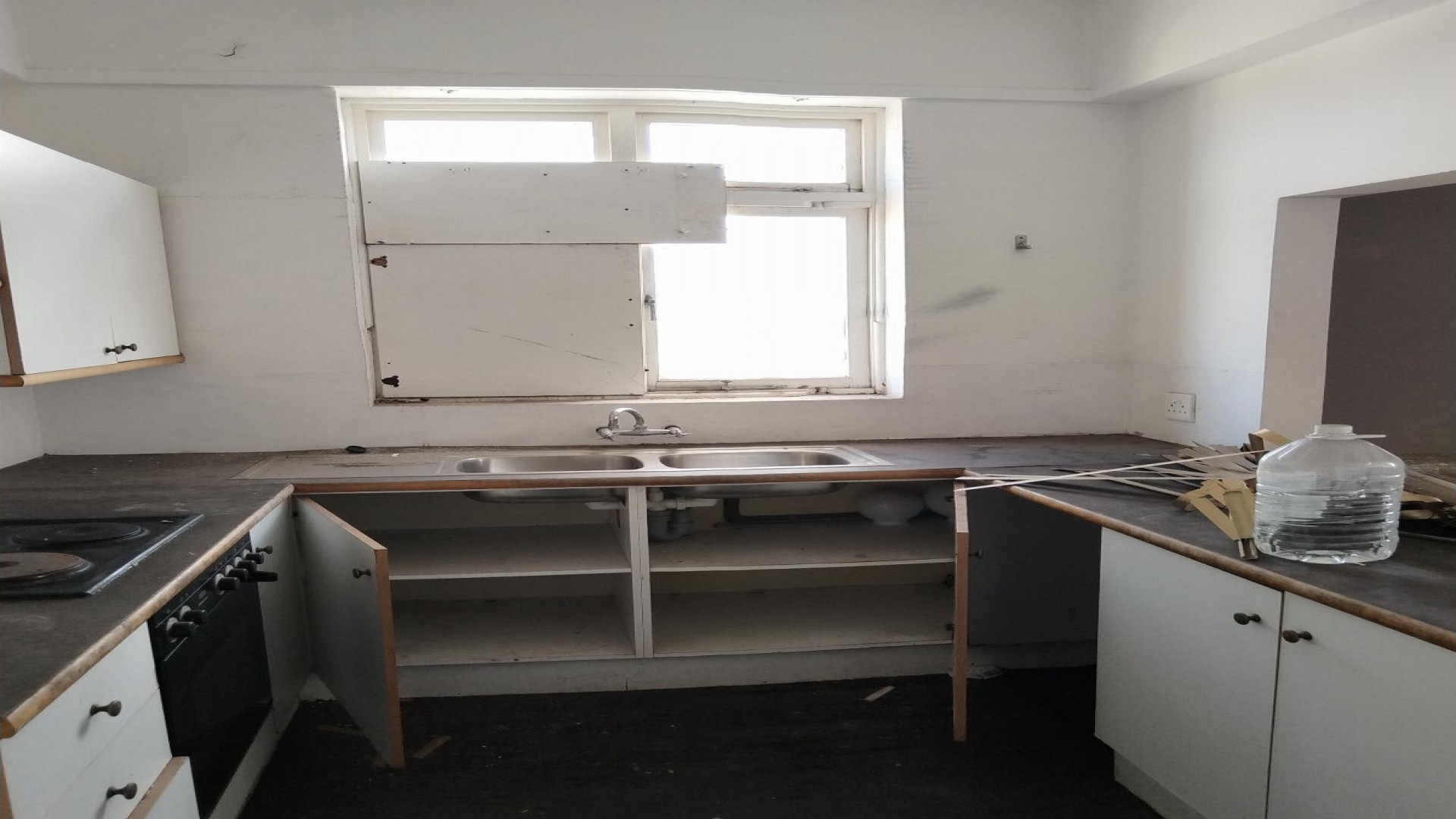 Kitchen of property in Port Elizabeth Central